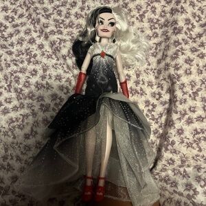 Cruella de vill doll. OUT OF BOX NO STAND